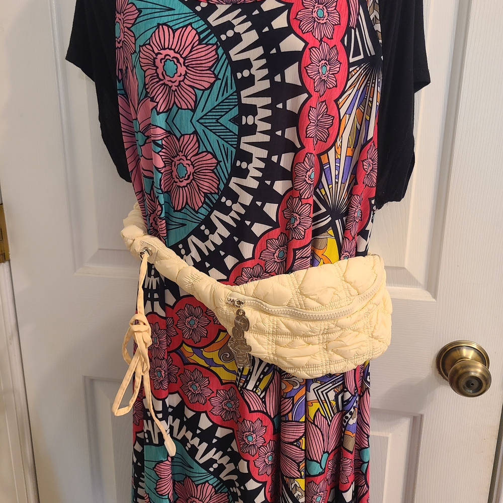 Carlyn Quilted Cream Crossbody Bag - Picture 6 of 10